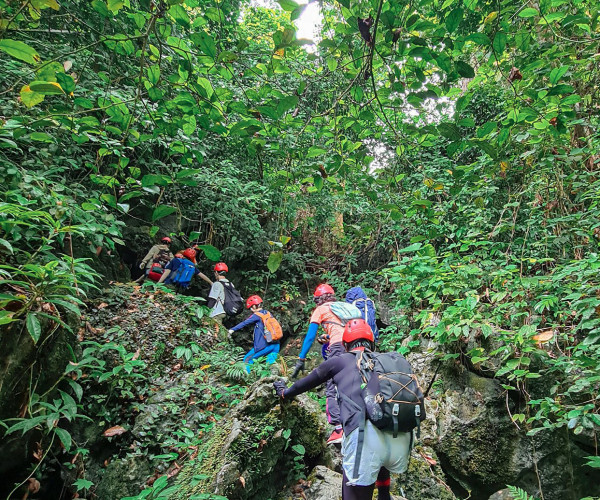 Tourthunglungsinhtonhangthuycung1